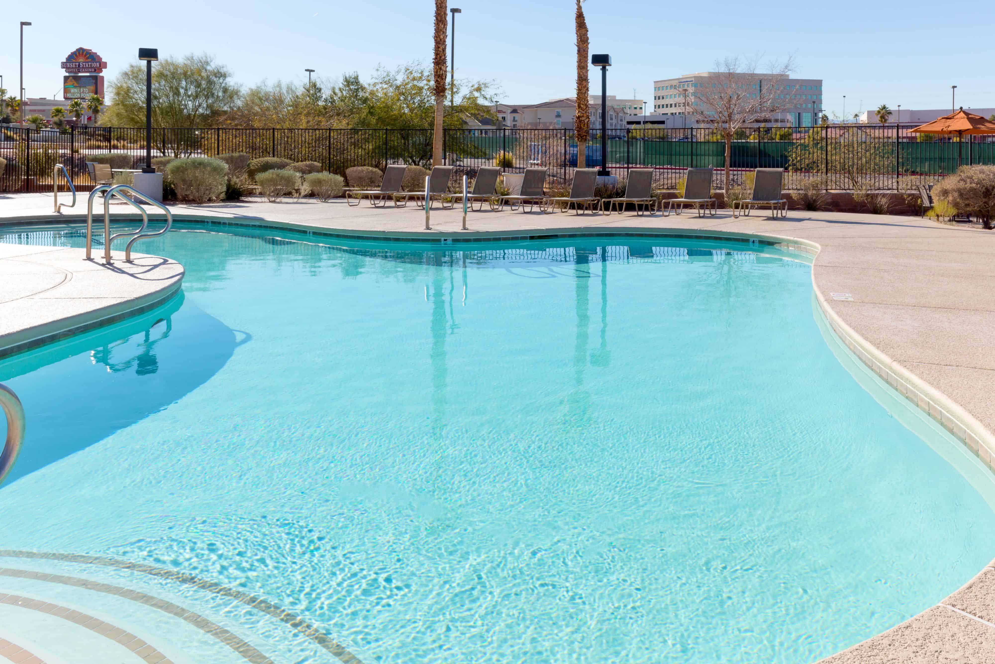 You are currently viewing Holiday Inn Express and Suites Henderson Pool: Hours-Season-Amenities