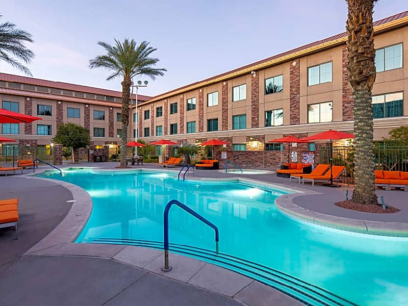 You are currently viewing Cannery Casino Hotel Pool: Season-Hours Amenities