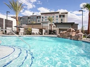 Read more about the article Hilton Garden Inn Las Vegas City Center Pool: Season-Hours-Amenities