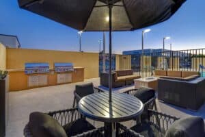 Read more about the article TownePlace Suites Las Vegas Airport South Pool: Season-Hours-Amenities