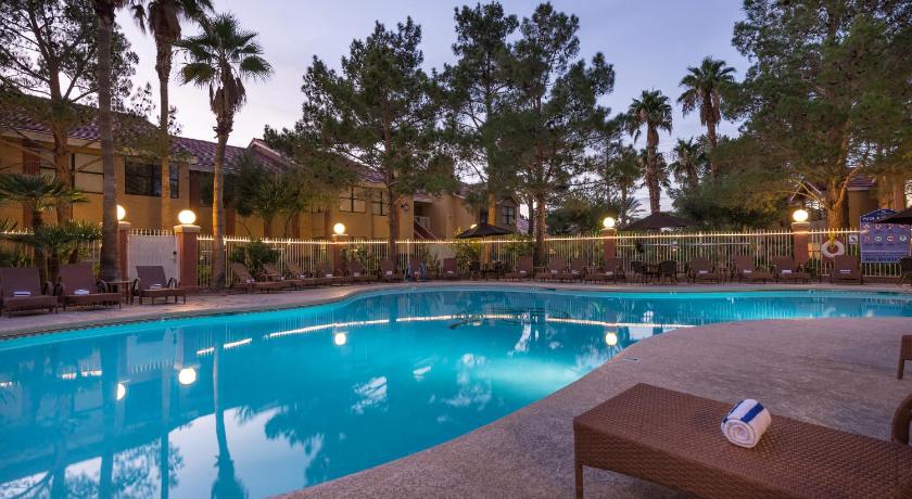 You are currently viewing Westgate Flamingo Bay Resort Pool: Season-Hours-Amenities