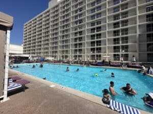 Read more about the article Harrah’s Las Vegas Pools: Hours and Amenities