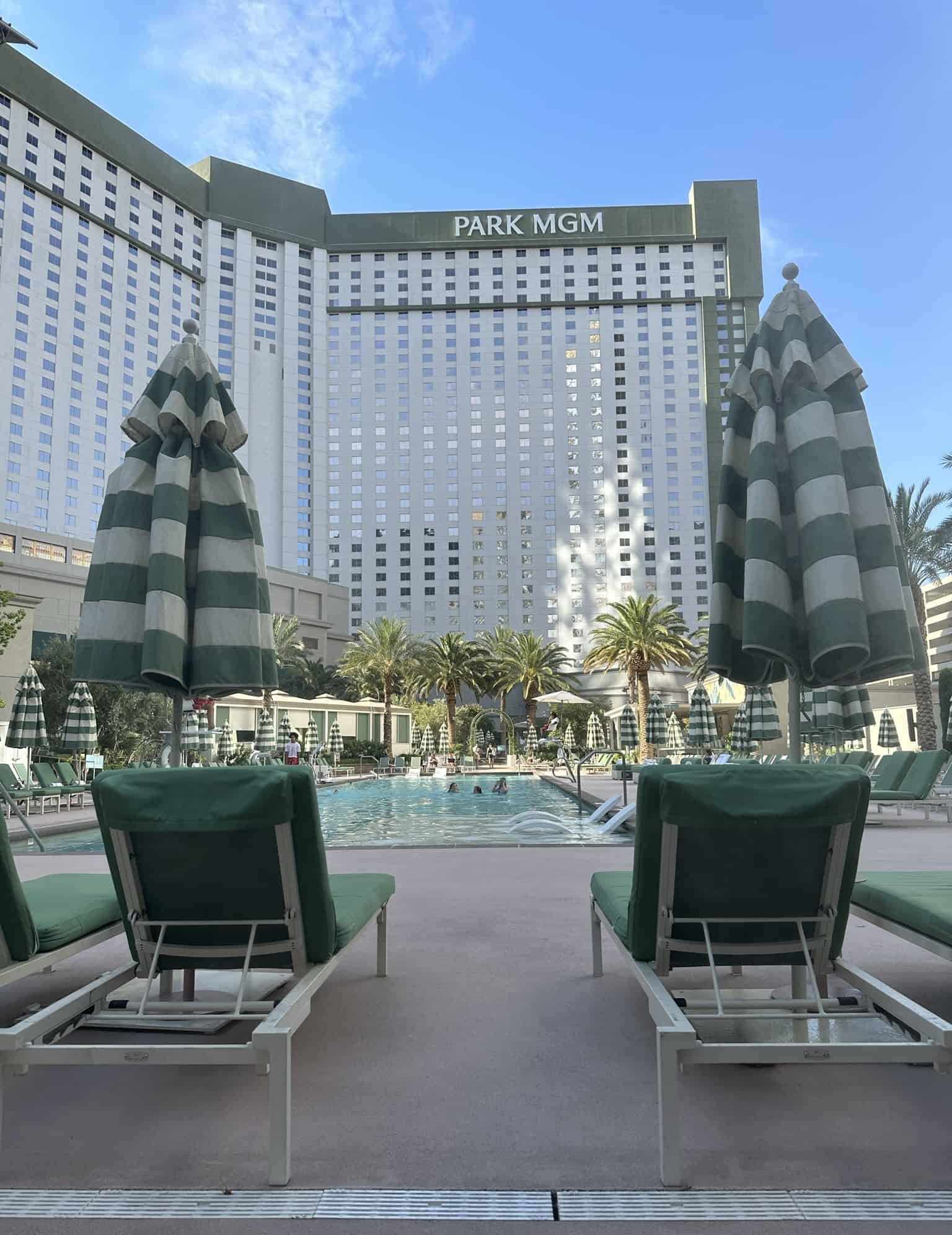 MGM Grand Pool, Cabanas & Daybeds, Hours & Info