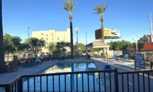 Read more about the article Sonesta Simply Suites Las Vegas Convention Center Pool: Hours-Season-Information