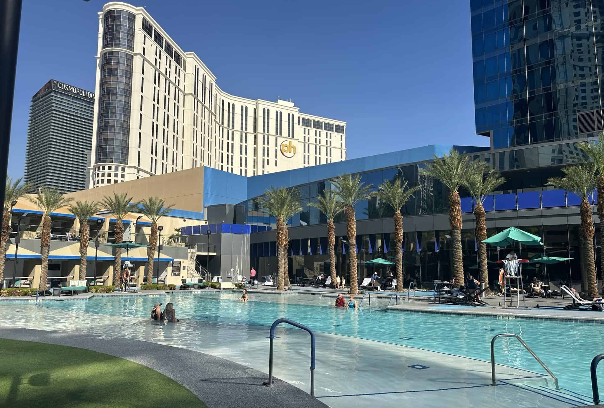 You are currently viewing Hilton Vacations Club Pools in Las Vegas: A Brief Overview