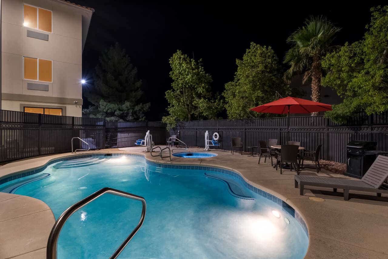 You are currently viewing Comfort Inn & Suites Nellis Pool: Season, Hours and More